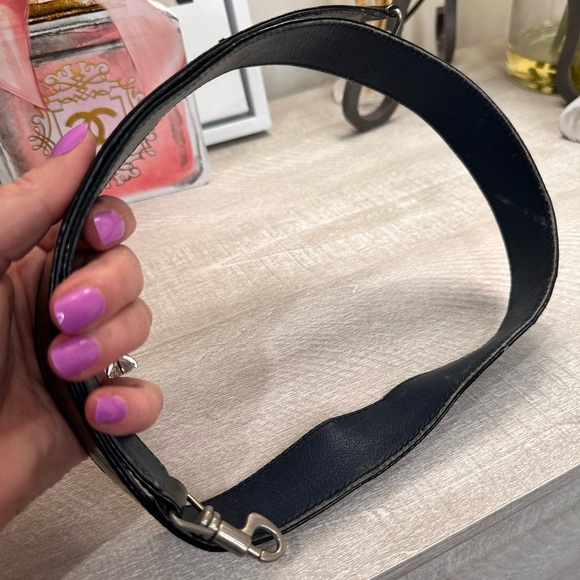 Gucci Elegant Black Patent Leather Bag with Bamboo Handle - Picture 13 of 16